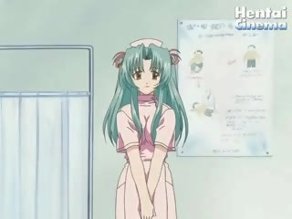Sexy hentai sykepleier decides til hjelpe henne doktor og prøver til
