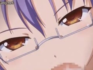 Vollbusig anime mieze mit brille leckt