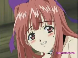 Anime si rambut merah mendapat masturbated dengan yang dildo/ alat mainan seks