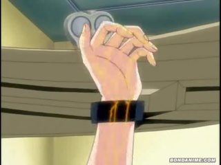 Terriefied animācija meitene uz cuffs izpaužas electicity shocks