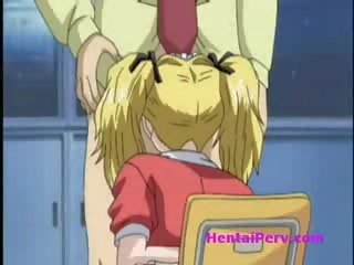 Iso koekäytössä punapää anime tyttö nussii ja blondeee antaa bj