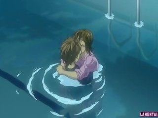Animasi pornografi bayi penyusunan di luar di itu kolam renang dan mendapat kacau