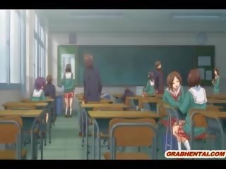 Japans hentai schoolmeisje squeezing tieten en heet poking