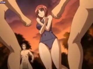 Bezkaunīgs anime meitene izpaužas sejas masāža uz grupa