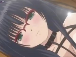 Seksowne anime brunetka w pończochy